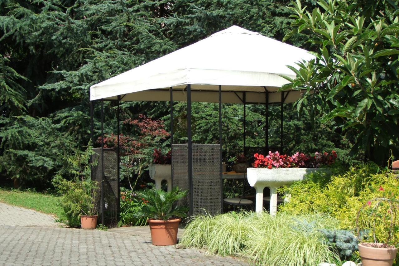 Monolocali In Casa Con Giardino Bellagio Apartment Luaran gambar