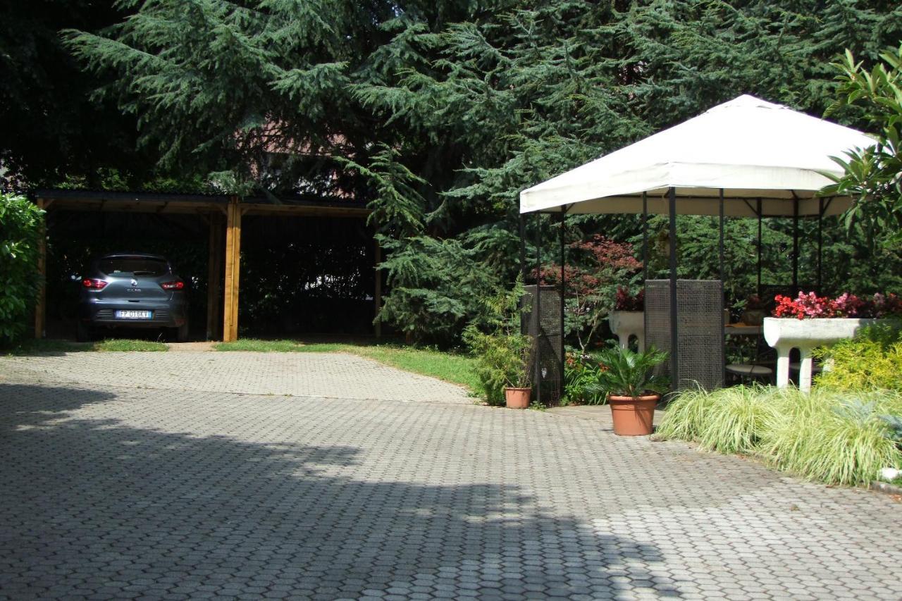Monolocali In Casa Con Giardino Bellagio Apartment Luaran gambar